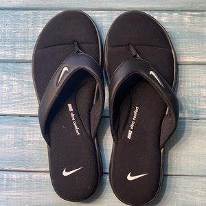 Nike ultra comfort flip flops